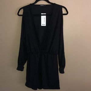 NWT BOOHOO Woman’s Long Sleeve Black V-Neck Romper